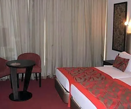 Dighton 4* Оливейра-ди-Аземейш