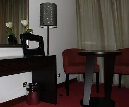 Отель Dighton 4*