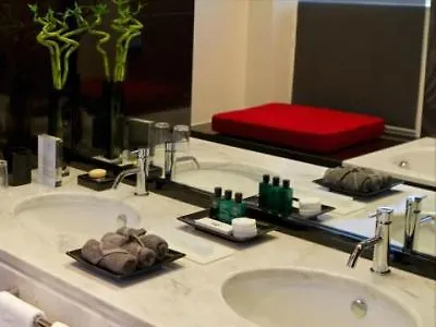 Dighton 4* Оливейра-ди-Аземейш