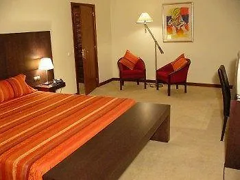 Dighton אוליביירה דה אזמיס